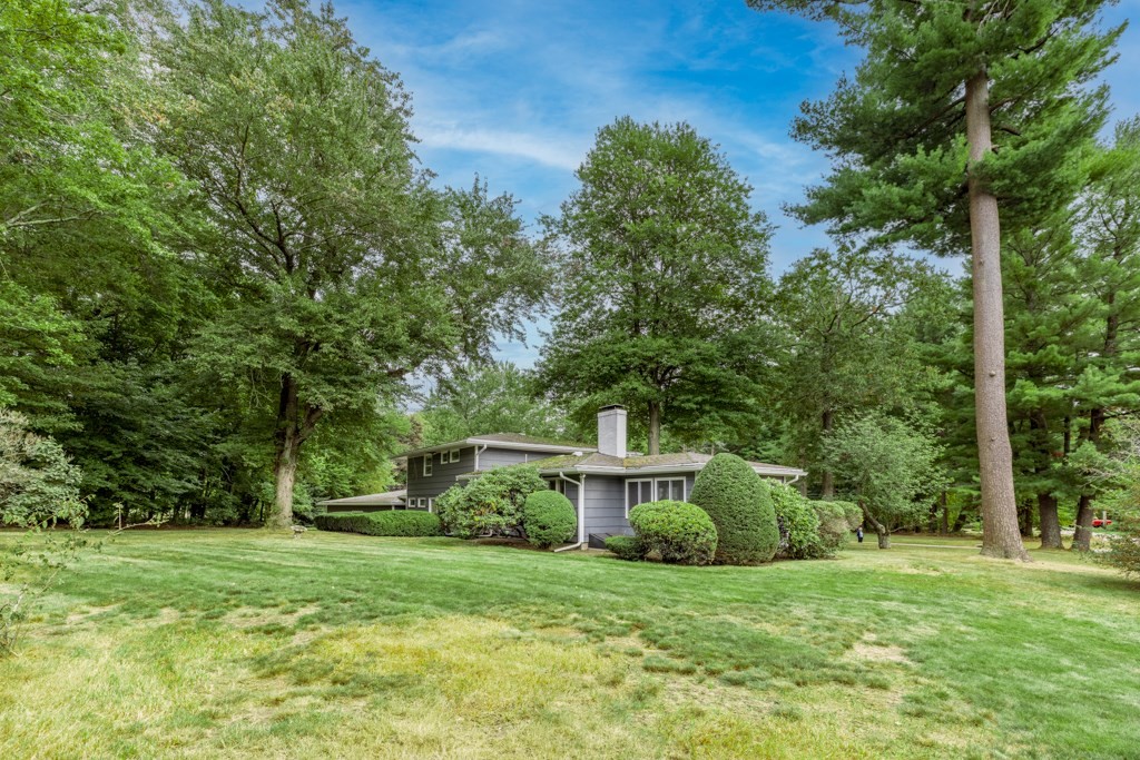 17 Meadow Ln