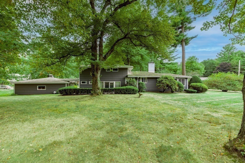 17 Meadow Ln
