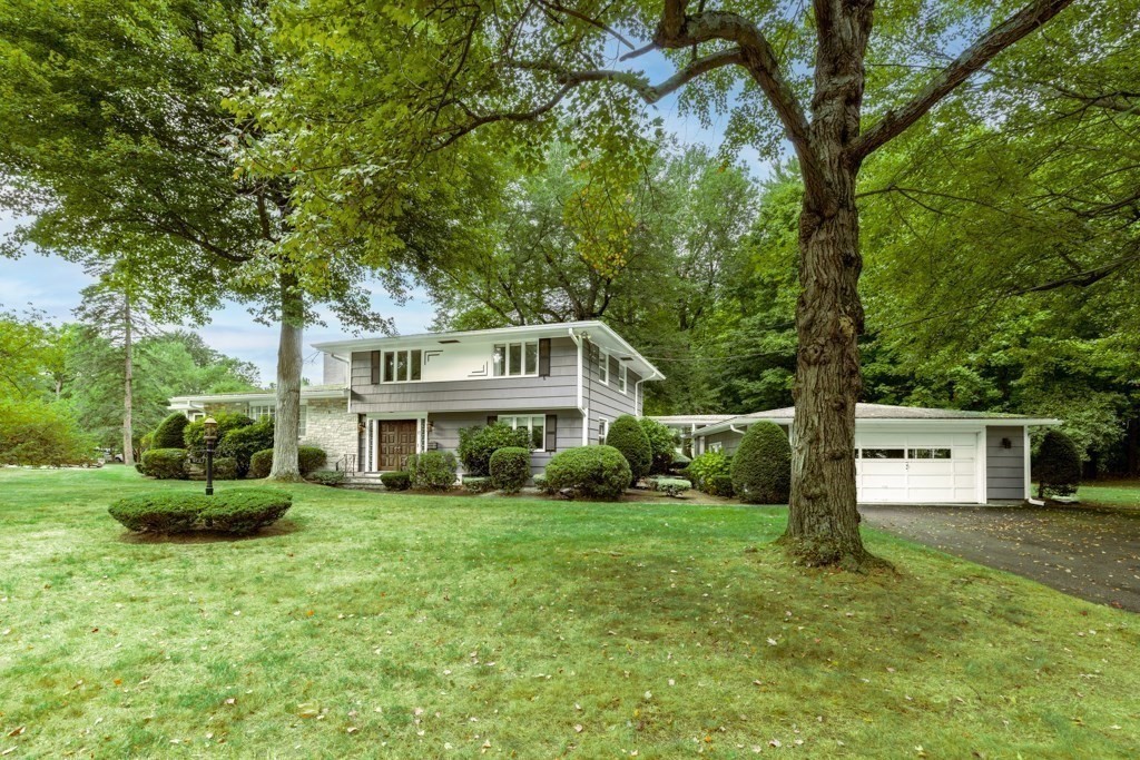17 Meadow Ln
