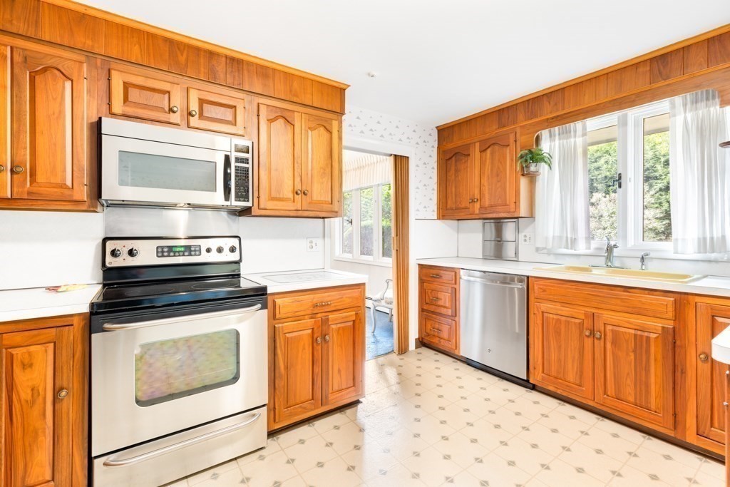 17 Meadow Ln