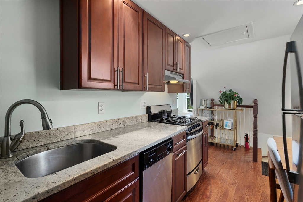 15 Artwill St # 3