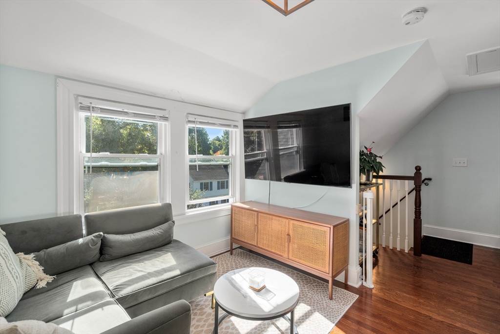 15 Artwill St # 3