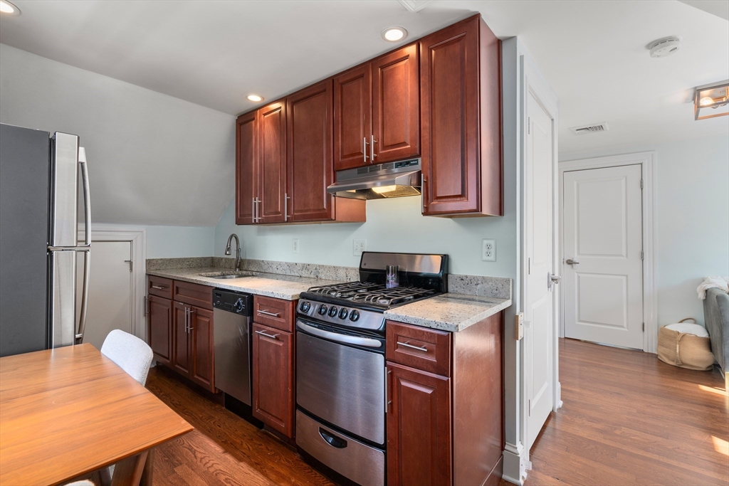 15 Artwill St # 3