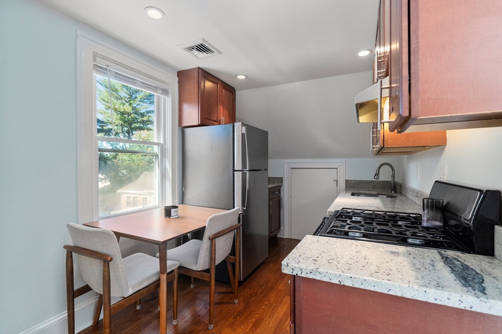 15 Artwill St # 3