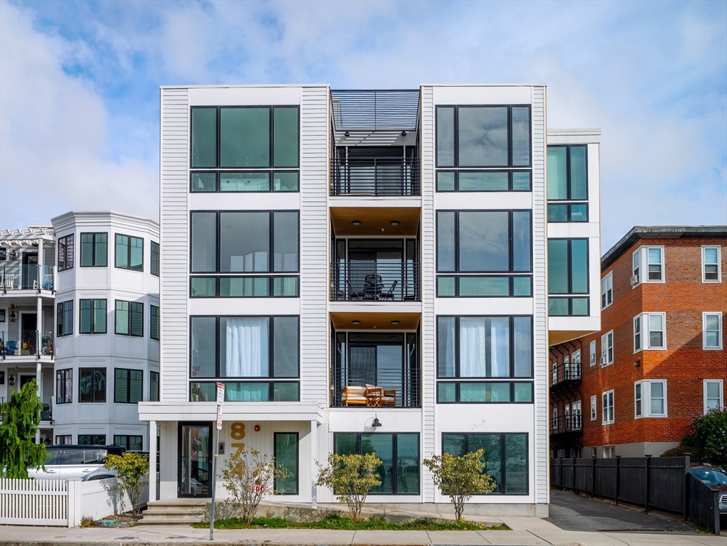 874 E 6th Street Unit: PH6