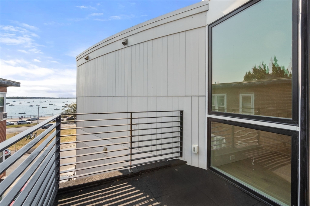 874 E 6th Street Unit: PH6