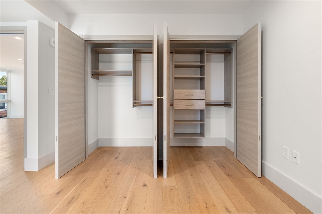 874 E 6th Street Unit: PH6