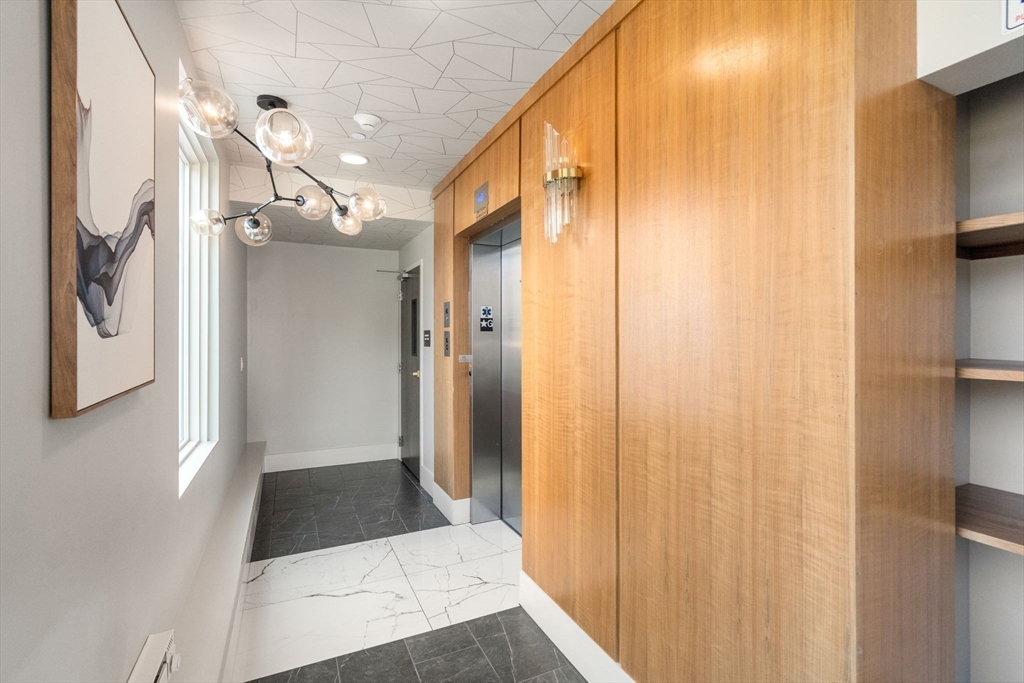 874 E 6th Street Unit: PH6