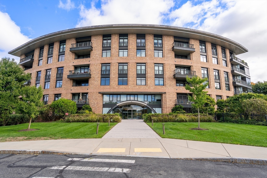 2400 Beacon St # 211