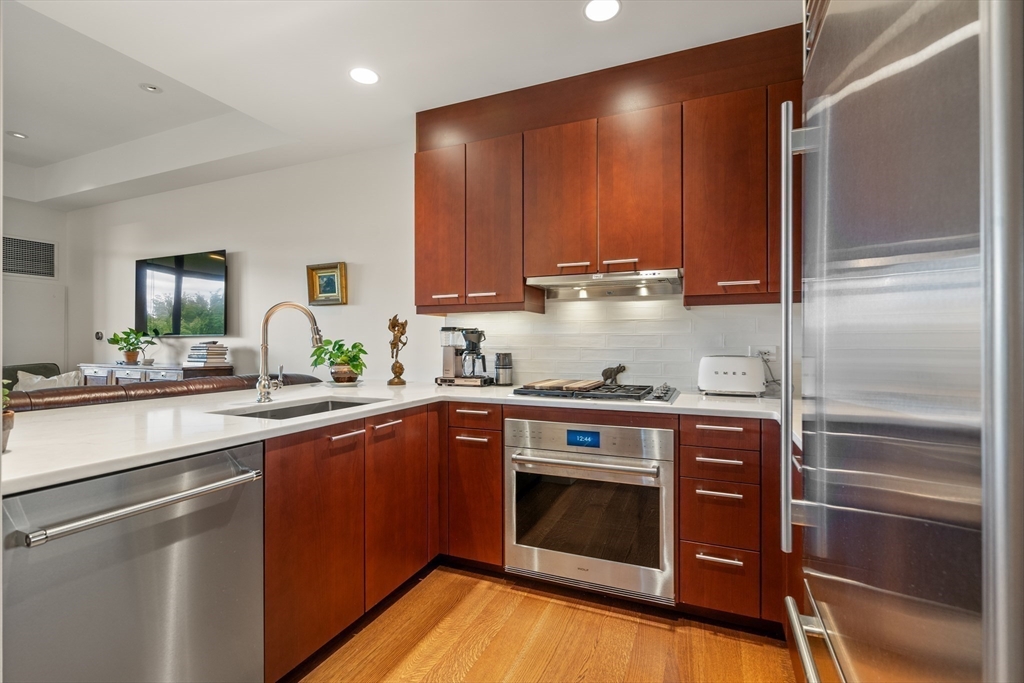 2400 Beacon St # 211
