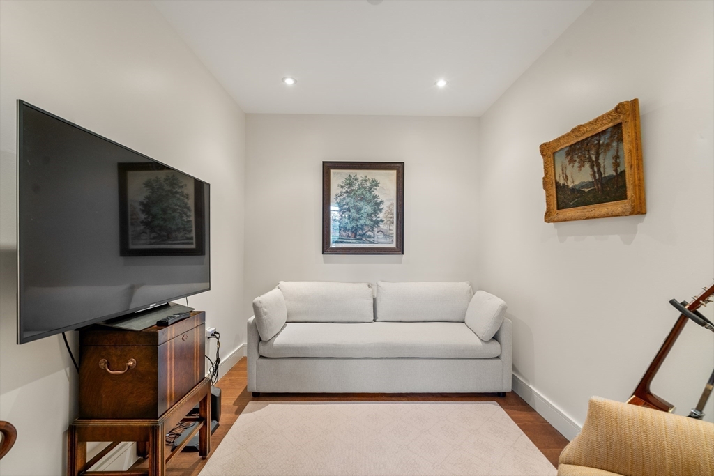 2400 Beacon St # 211