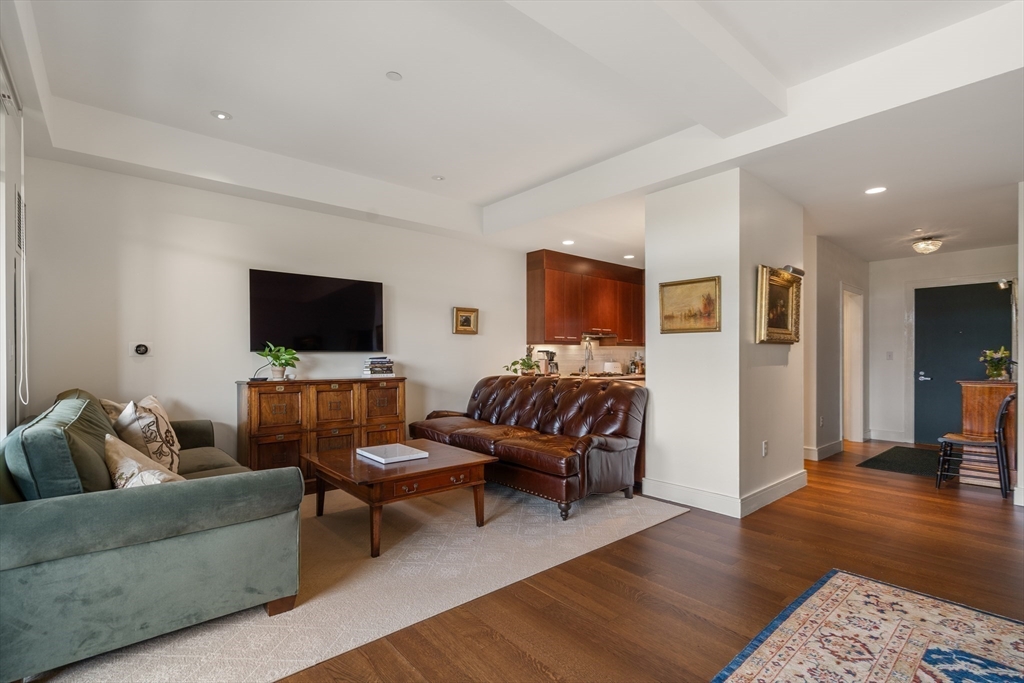 2400 Beacon St # 211