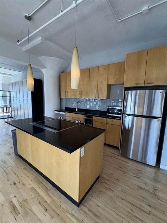 210 Lincoln St # 504