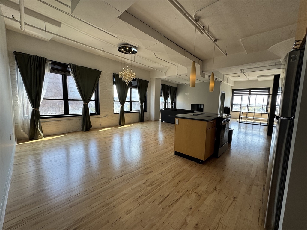 210 Lincoln St # 504