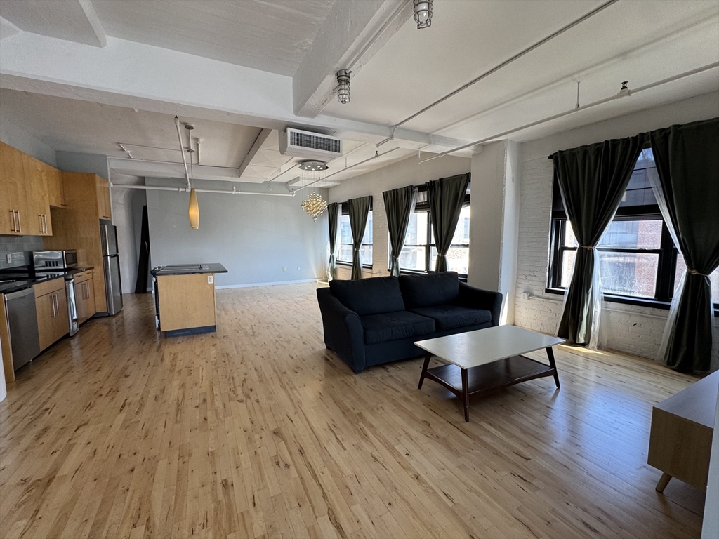 210 Lincoln St # 504