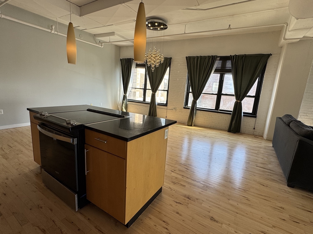 210 Lincoln St # 504