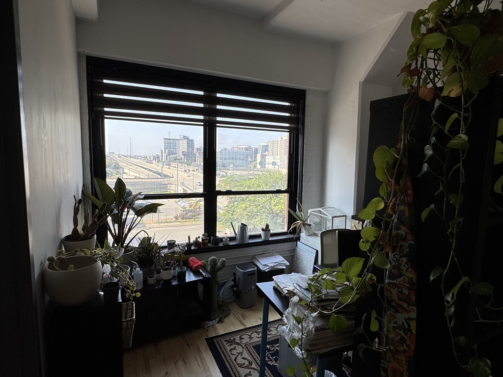 210 Lincoln St # 504