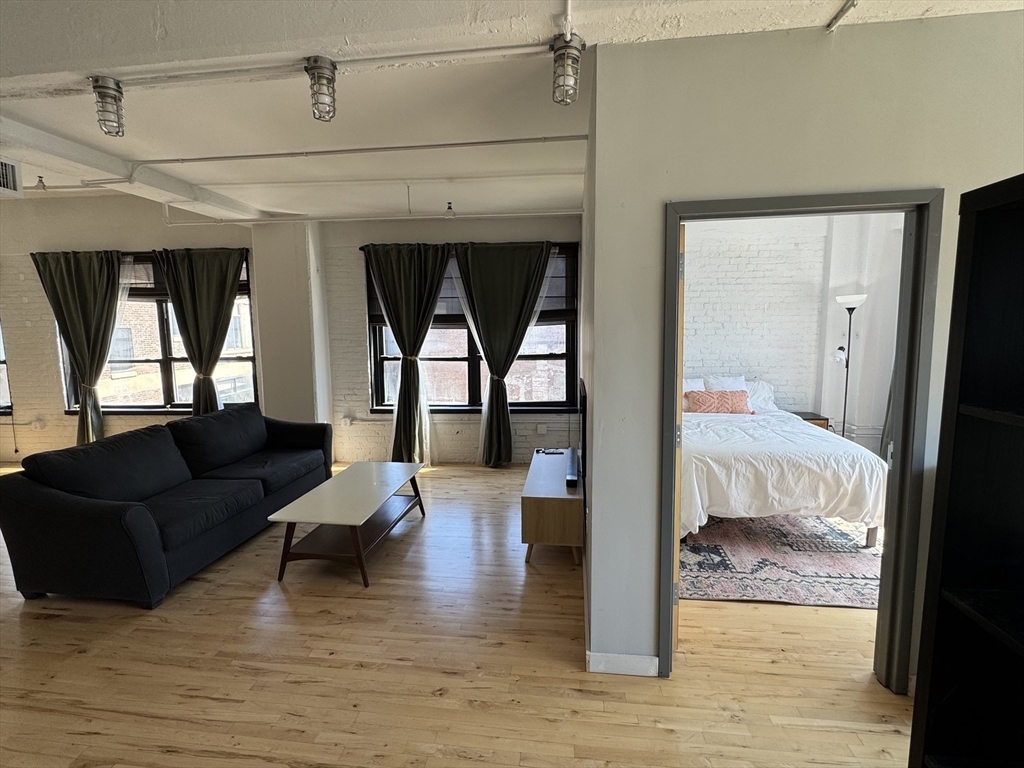 210 Lincoln St # 504