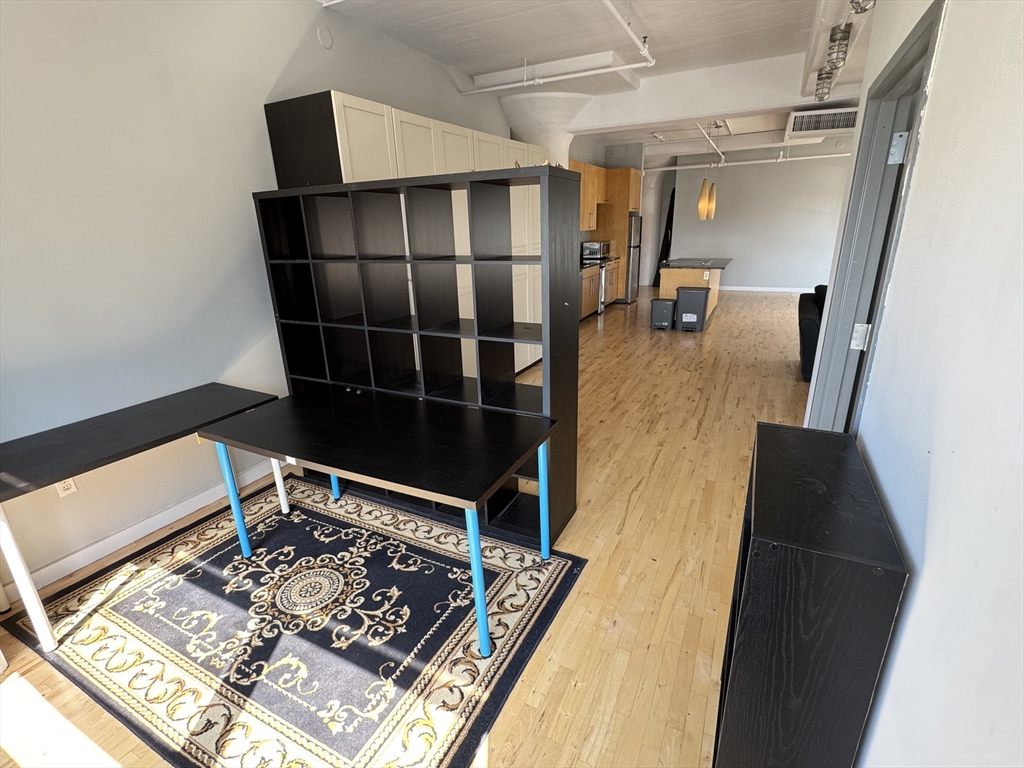 210 Lincoln St # 504