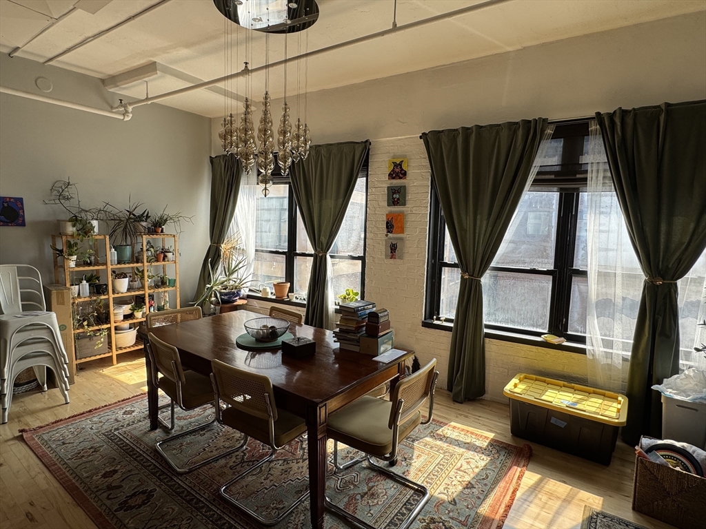210 Lincoln St # 504