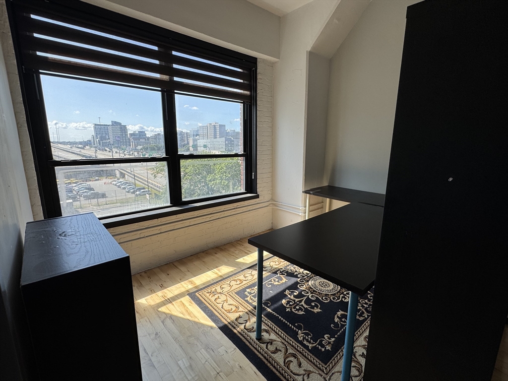 210 Lincoln St # 504