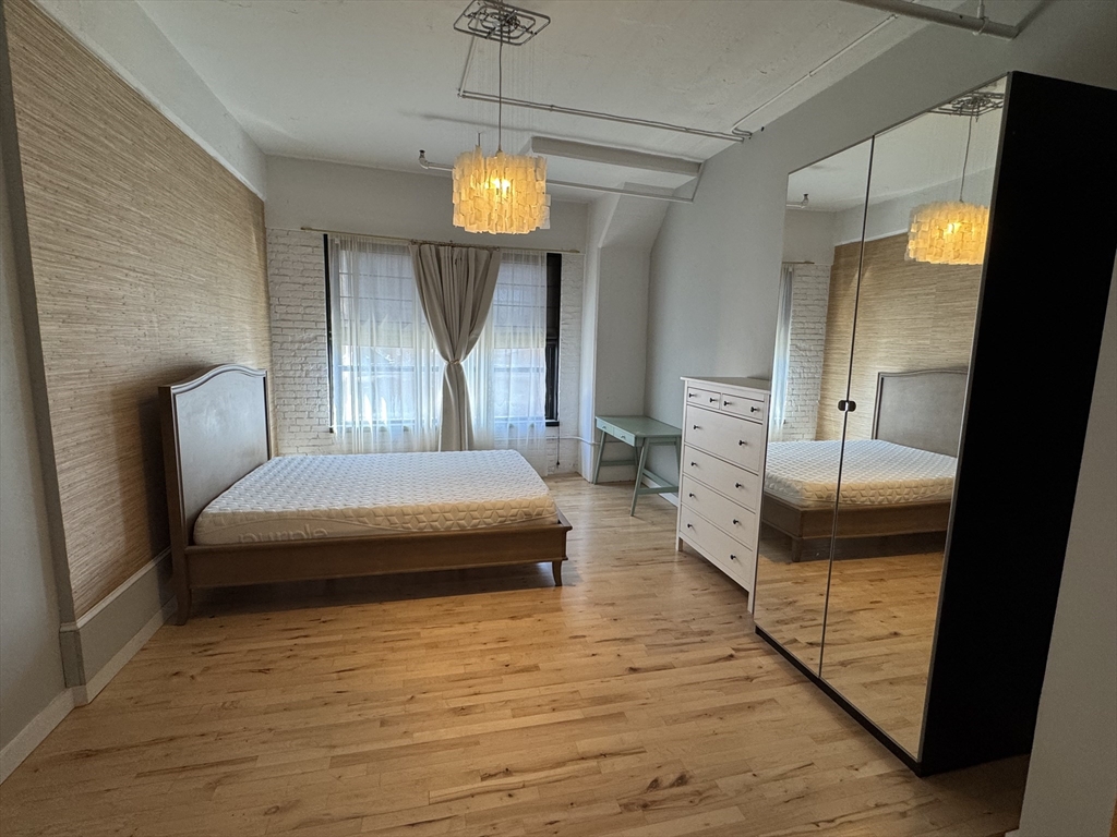 210 Lincoln St # 504