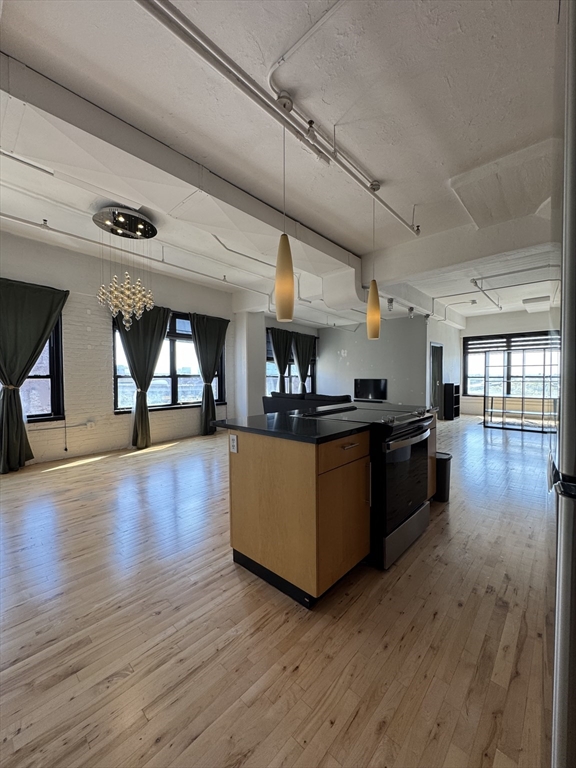 210 Lincoln St # 504