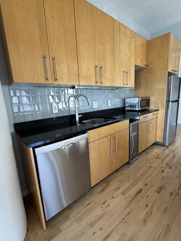 210 Lincoln St # 504