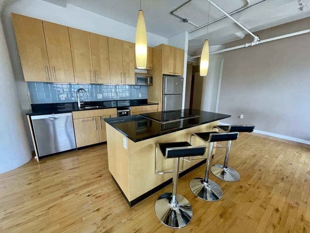 210 Lincoln St # 504