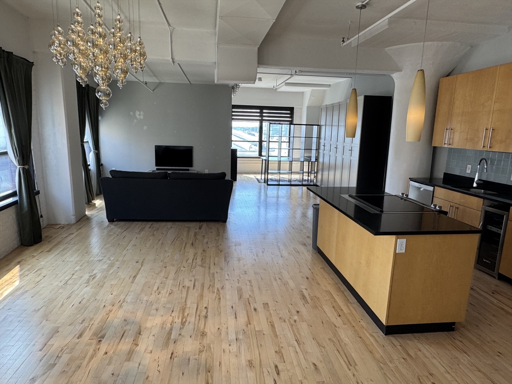 210 Lincoln St # 504