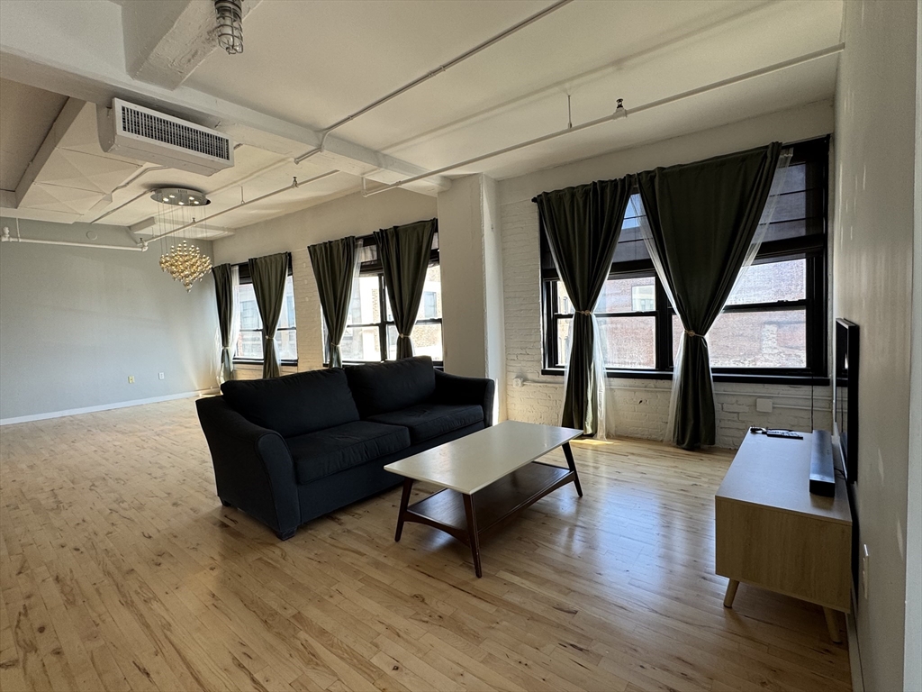 210 Lincoln St # 504