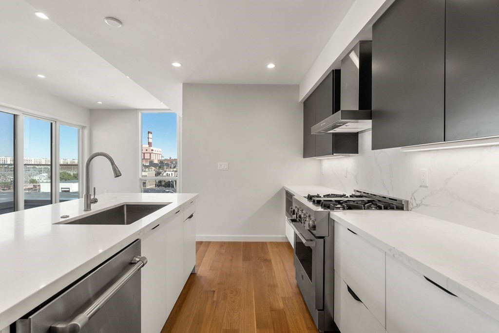 537 E 2nd St # 101
