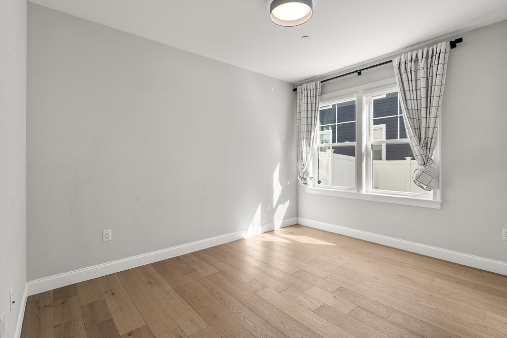 54 Pleasant Street # 4