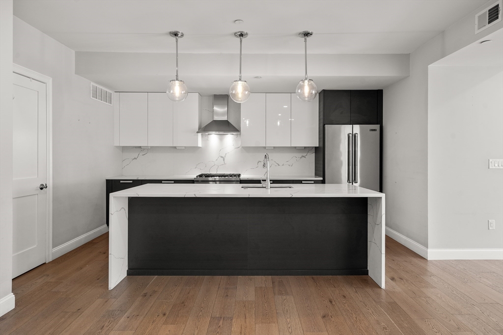 54 Pleasant Street # 4