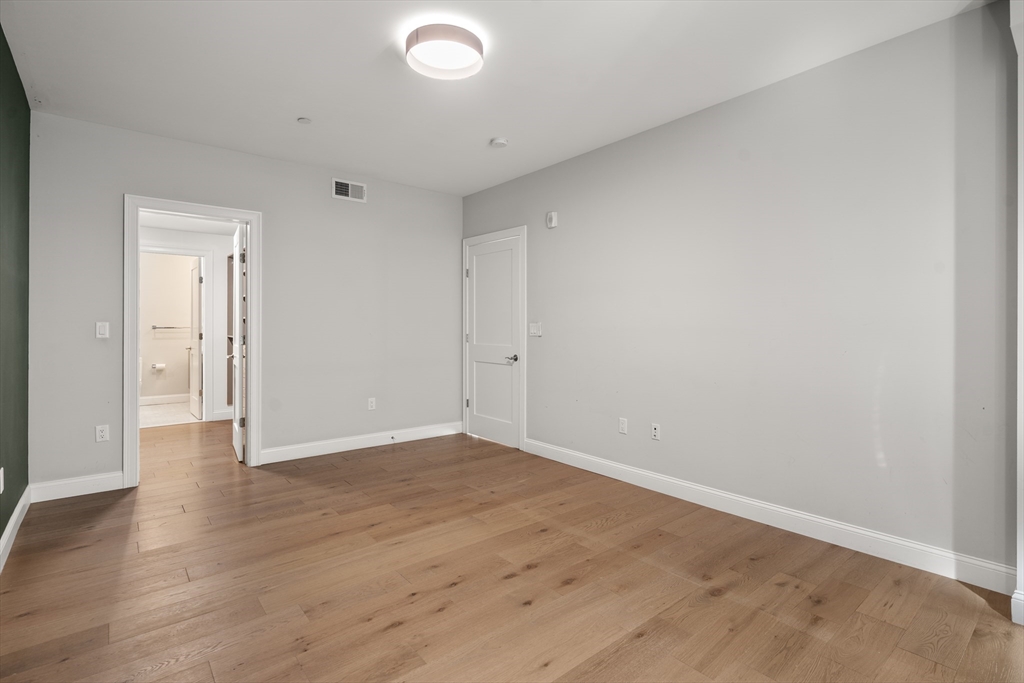 54 Pleasant Street # 4