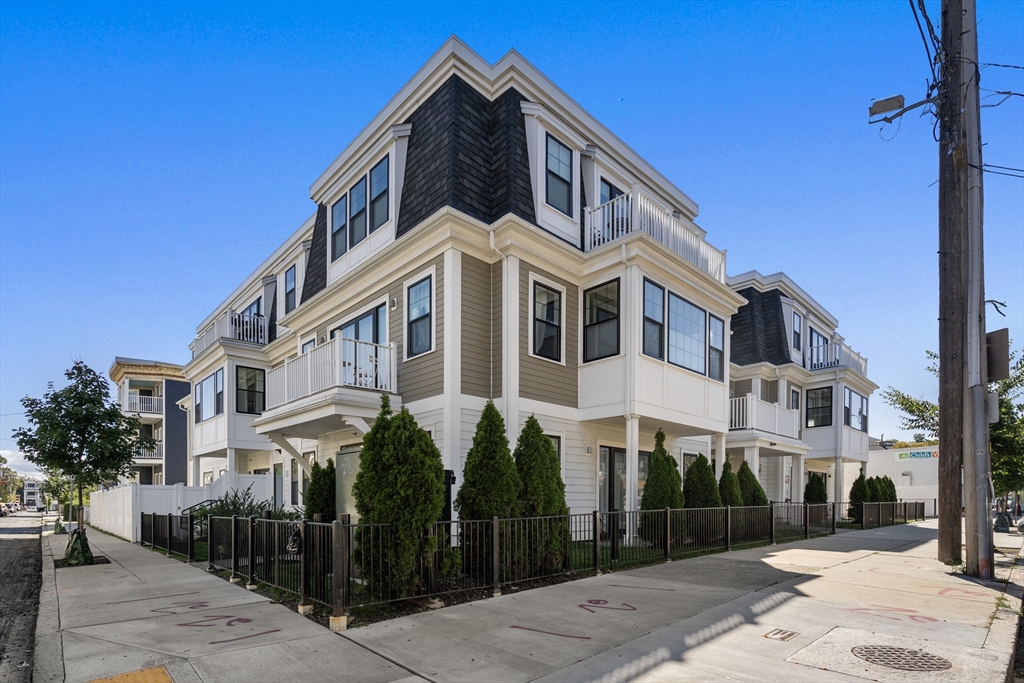 54 Pleasant Street # 4