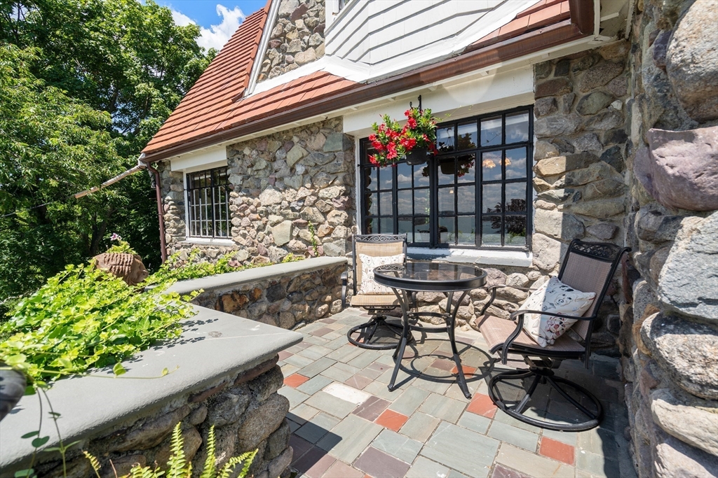 63 Crabtree Rd