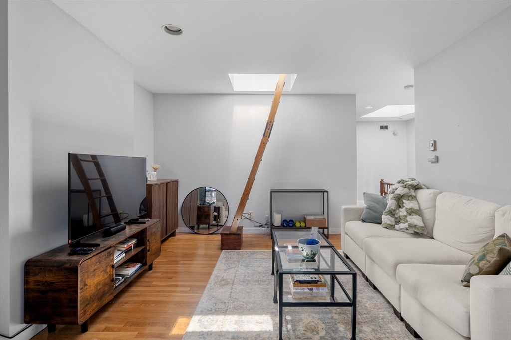48 Dwight St # 5