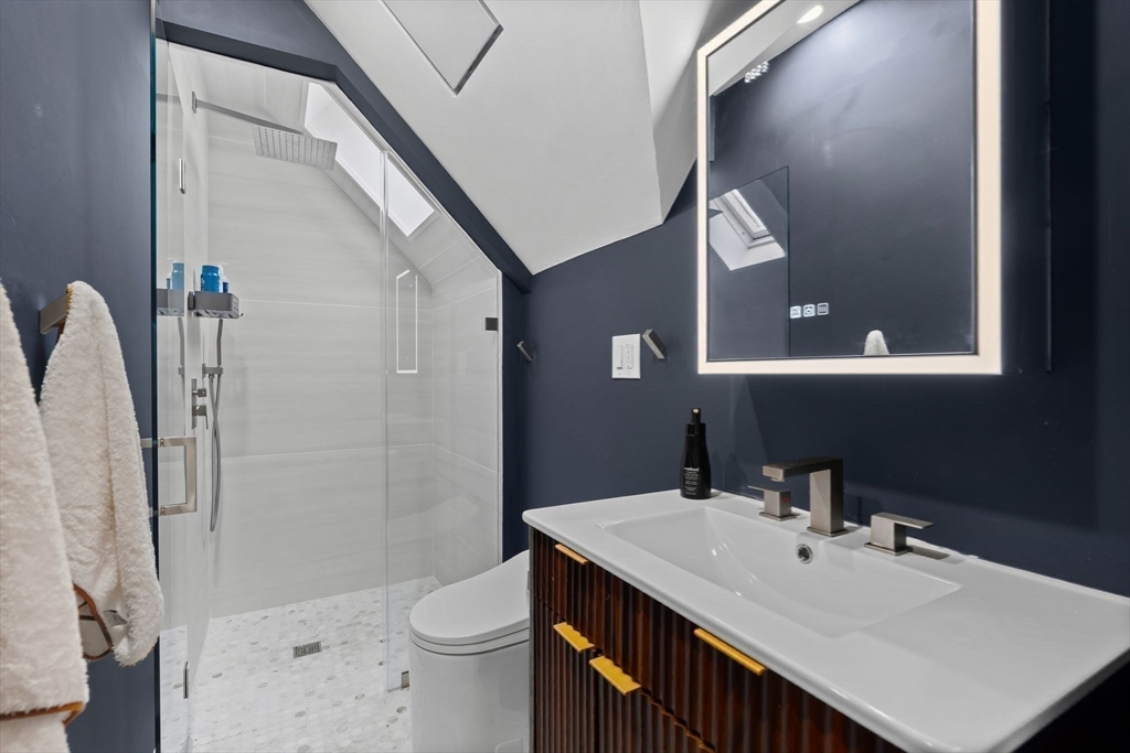 10 Dewolf St # 2