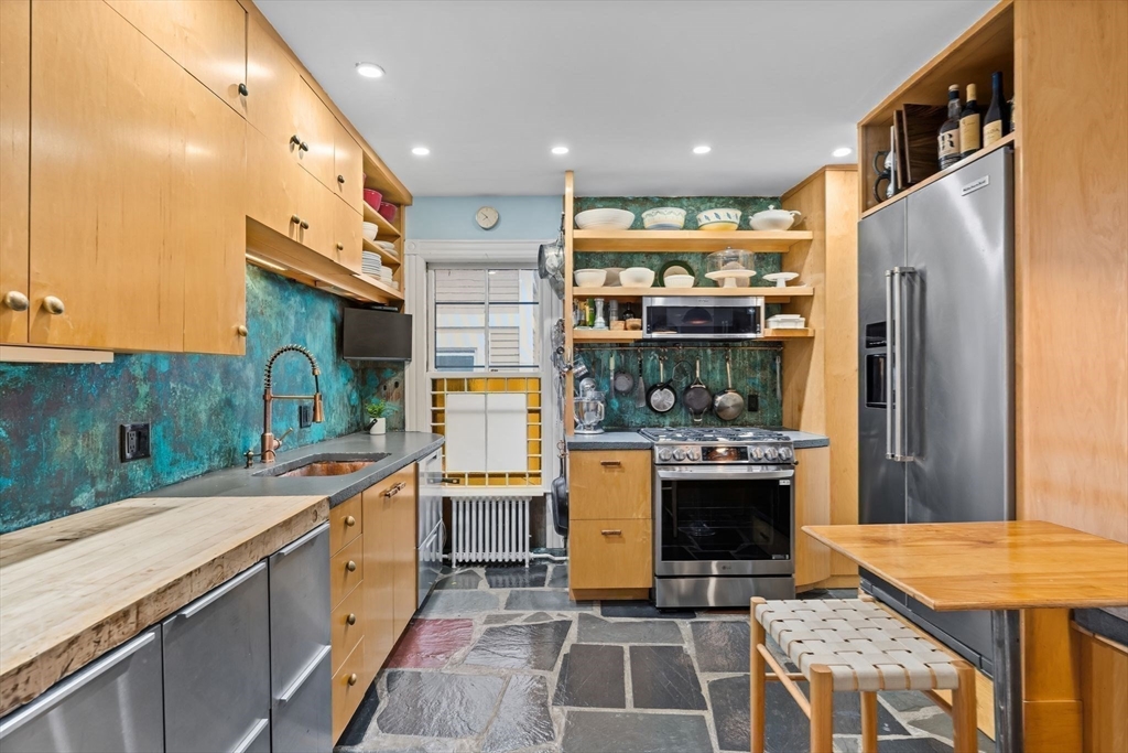10 Dewolf St # 2