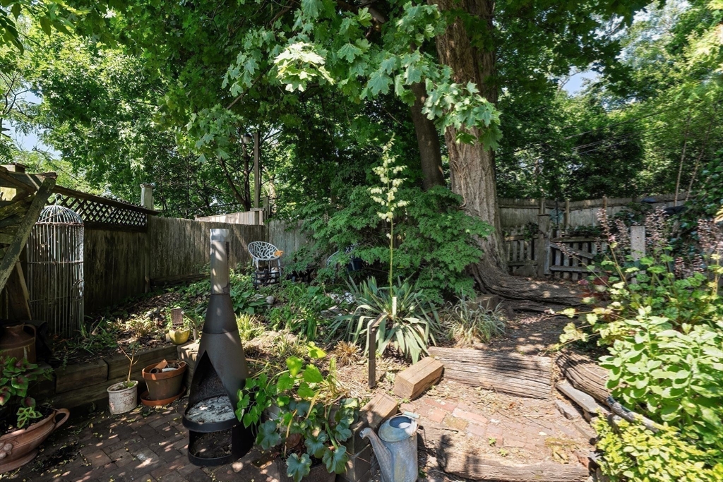10 Dewolf St # 2