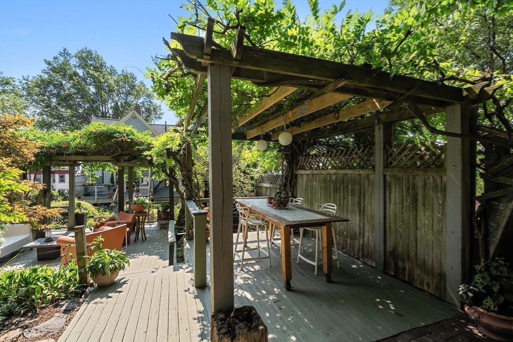 10 Dewolf St # 2
