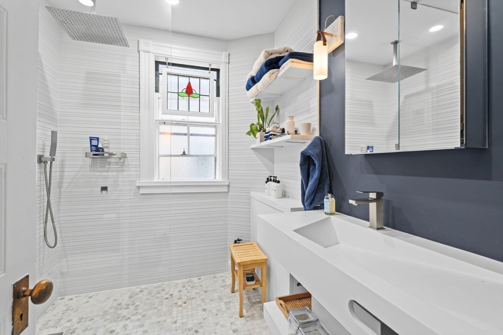 10 Dewolf St # 2