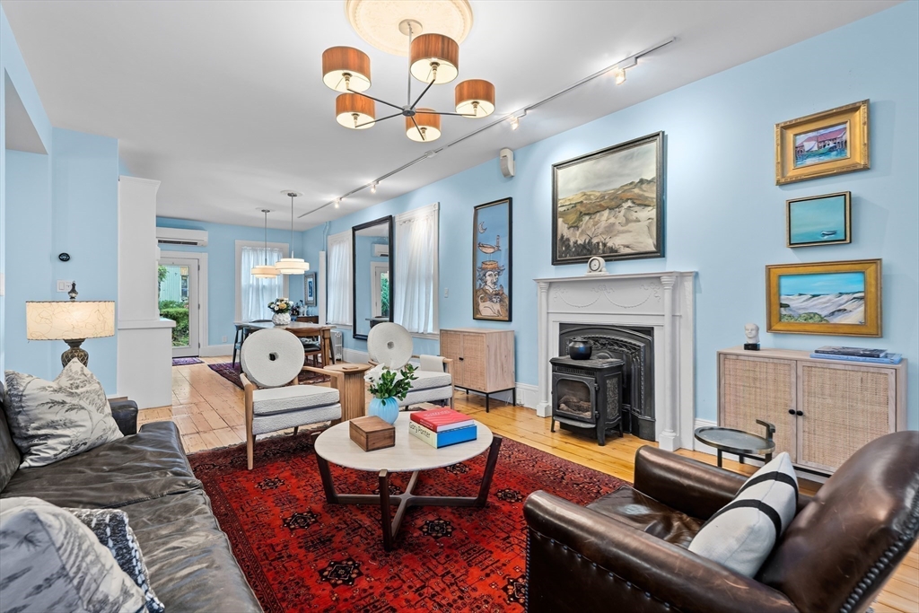 10 Dewolf St # 2