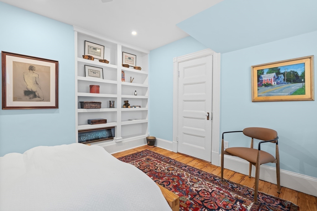 10 Dewolf St # 2