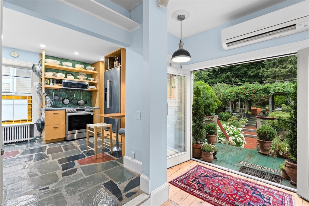 10 Dewolf St # 2