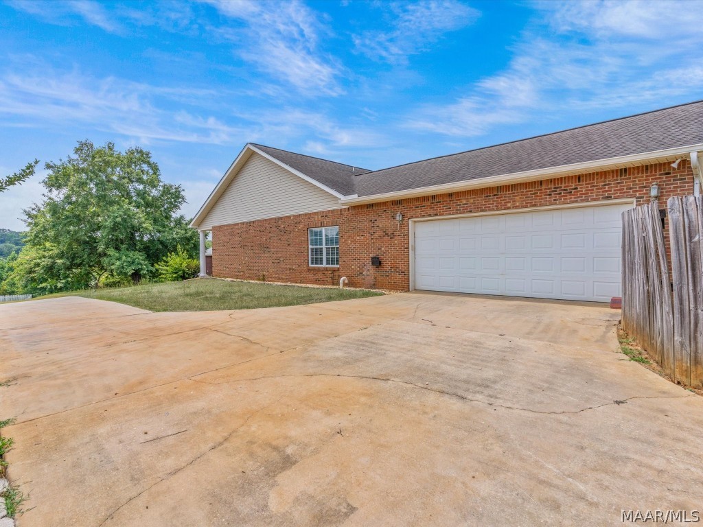183 COUNTY ROAD 166 Road