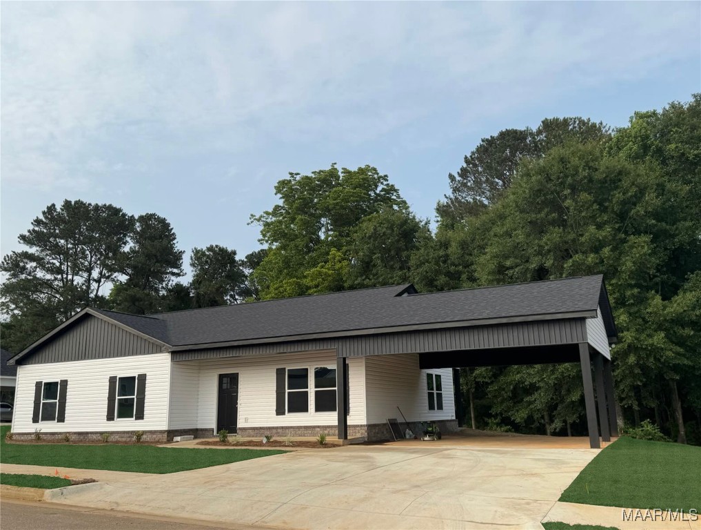 105 Neenan Drive