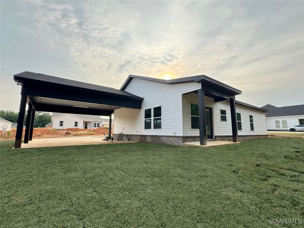 105 Neenan Drive