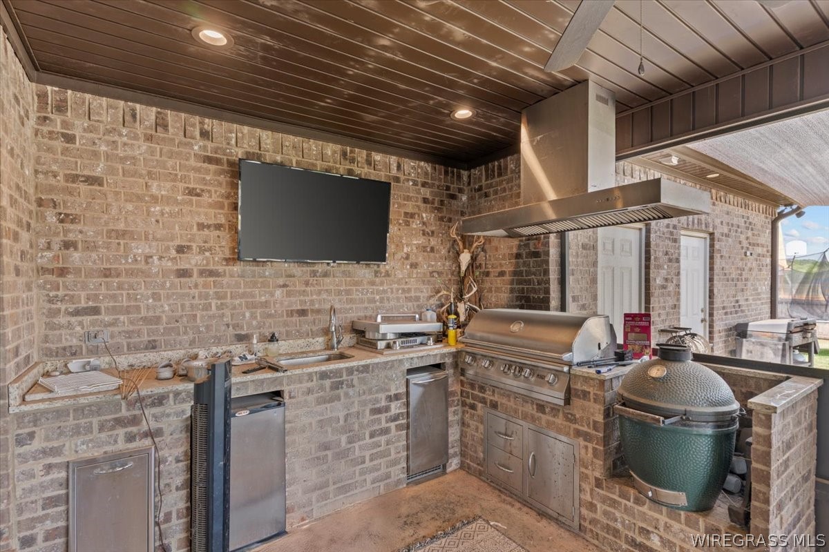 200 Central Park Circle